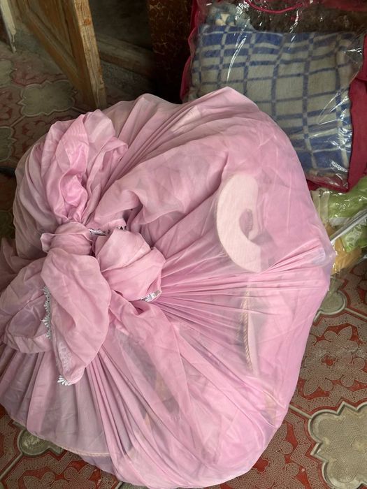 Отдам даром занавески и женскую одежду