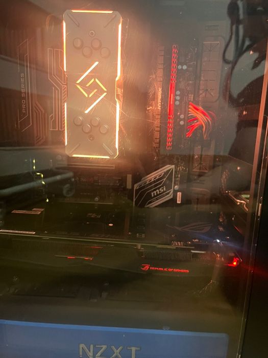 Calculator gaming cu Windows 10 Pro cu licenta