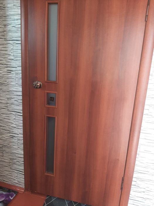 Продам двери межкомнатную 2м×90см