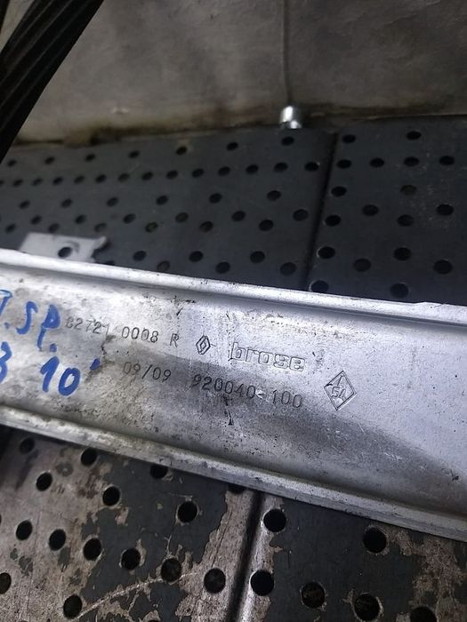 Macara geam stanga spate renault megane 3 827210008r 920040100