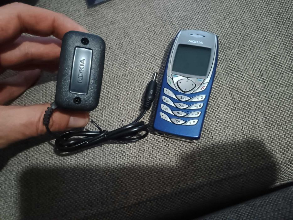 Nokia 6100 един собственик със зарядно