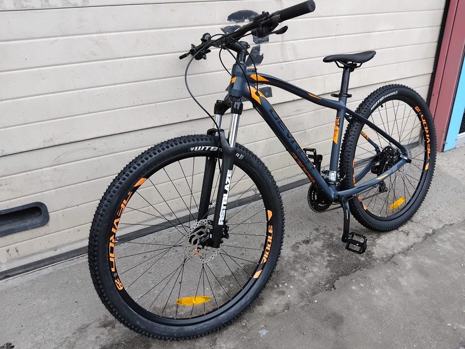 Vând bicicleta din aluminiu