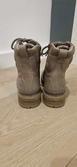 Ghetute Clarks ,marimea 31 ,o singura purtare