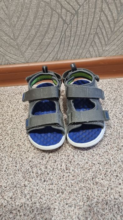 Продам детские сандалики