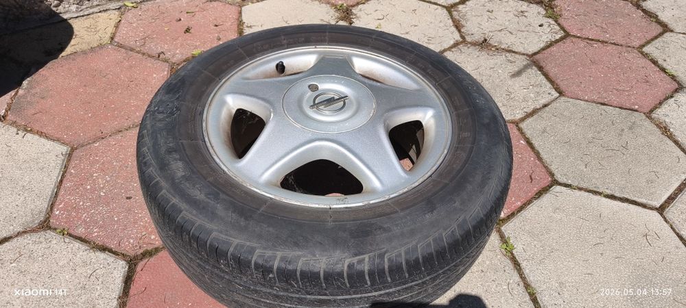 Продавам джанти с летни гуми за опел астра
