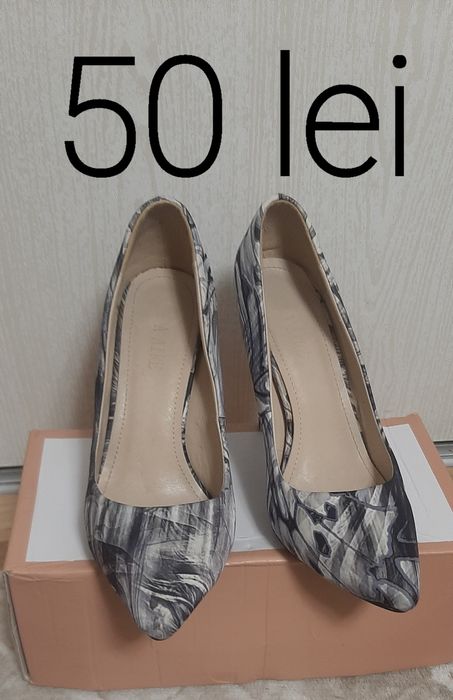 Pantofi cu toc diferite modele si culori