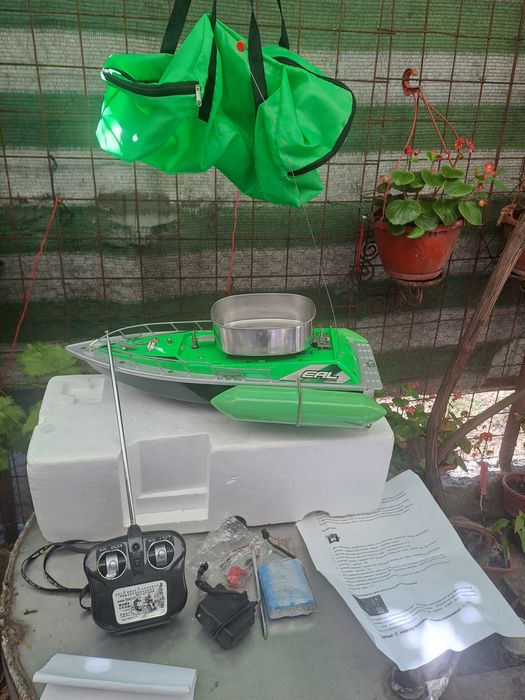 Barca de nadit cu telecomanda