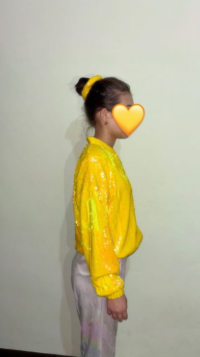современный костюм.
