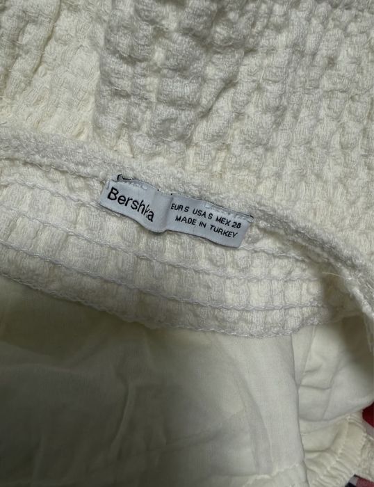 Бял Топ - Bershka