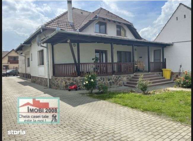 Casa NOUA 6 camere 7 bai teren 1.300 mp ,panouri foto-voltaice Orlat