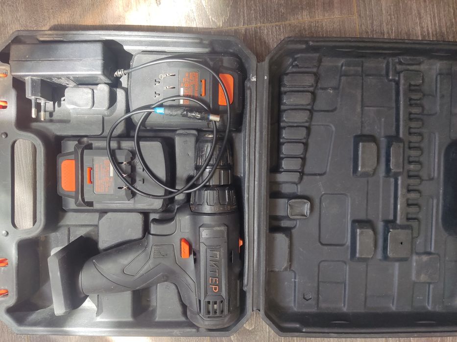 Продаются два шуруповерта одним лотом