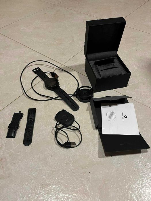 Продавам смарт часовник Amazfit Stratos 2