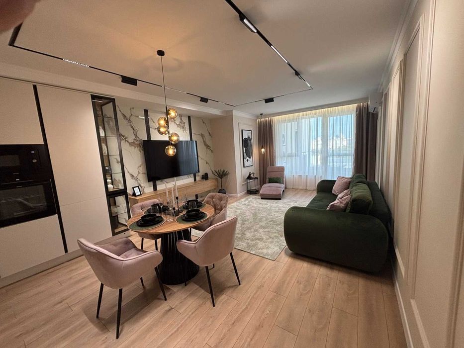 Дава се под наем Тристаен апартамент в Бургас, Славейков - 136 кв.м за 1500 € - Снимка #2