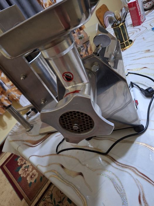 Мясорубка профессиональный