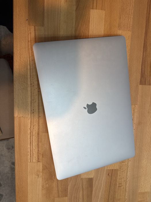 Macbook pro 16 inchi 2019