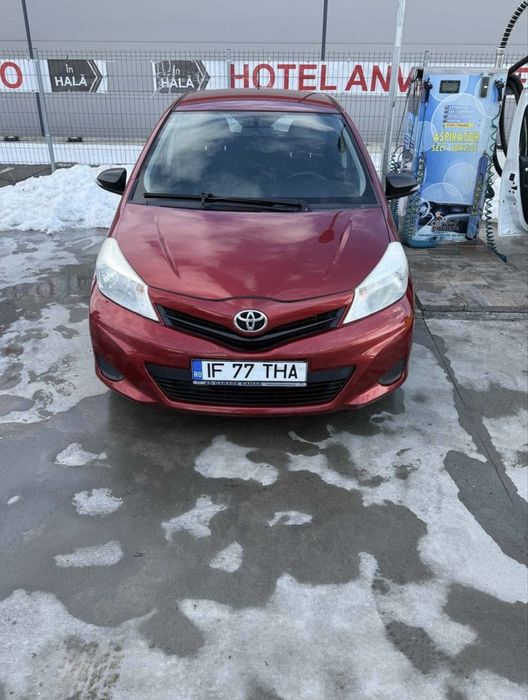 TOYOTA Yaris