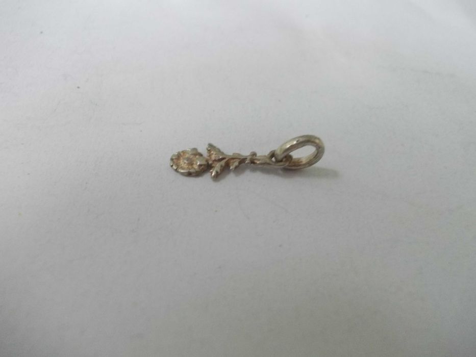 Lant si medalion pandantiv vechi din argint floare (1)