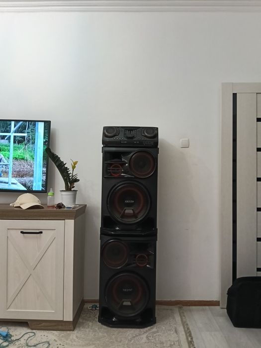 Музыкальный центр LG. 3,500 Ват.