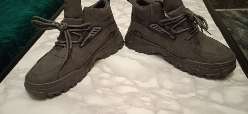 Продавам нови обувки