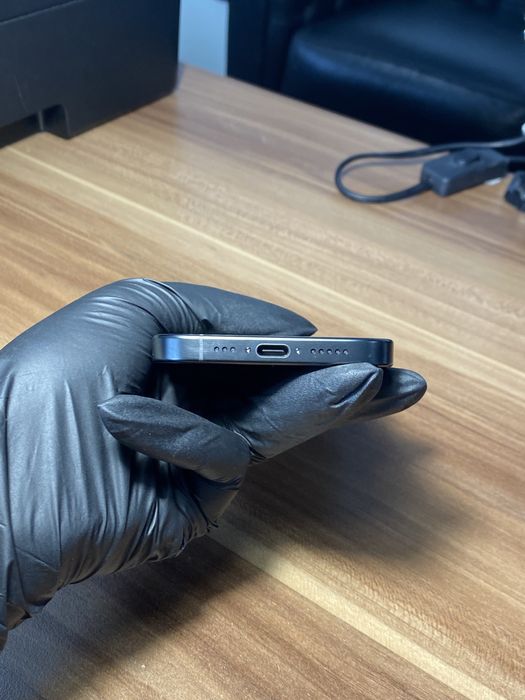 iPhone 15 Pro• 256 GB • Black Titanium