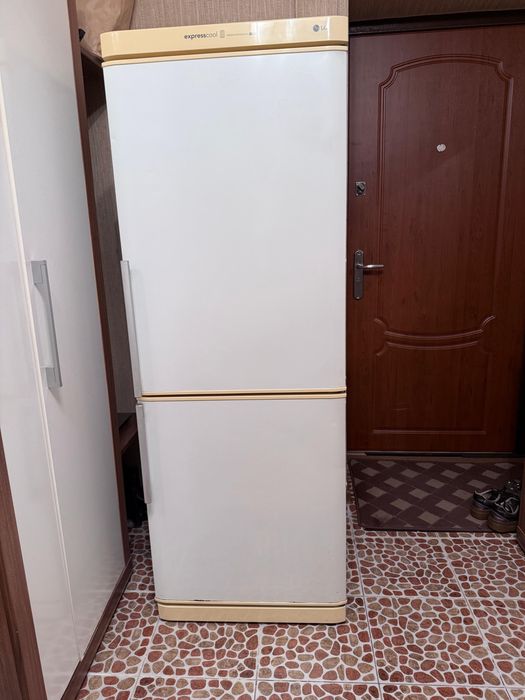 Продам холодильник