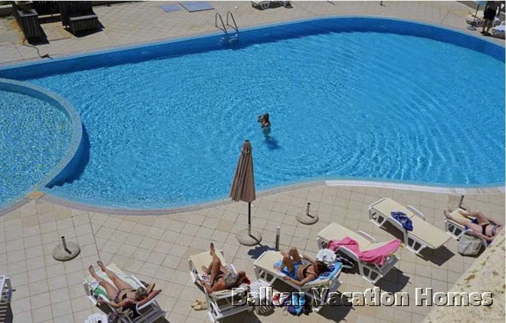 Тристаен апартамент в затворен комплекс в Бяла