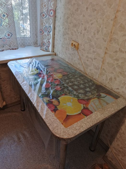 Кухонный столик б/у