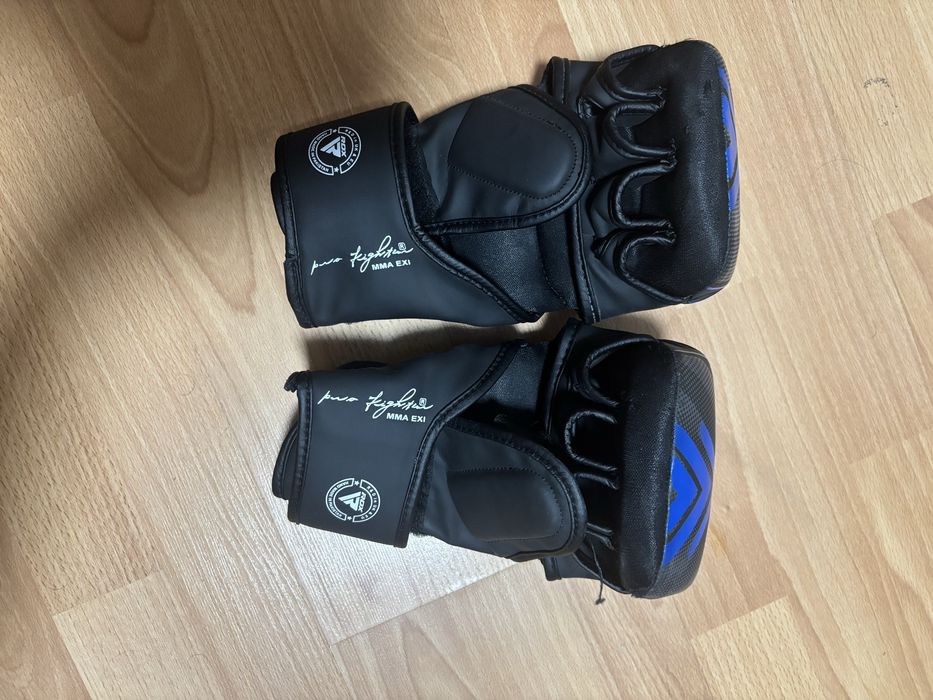 Перчатки и наколенники ММА,