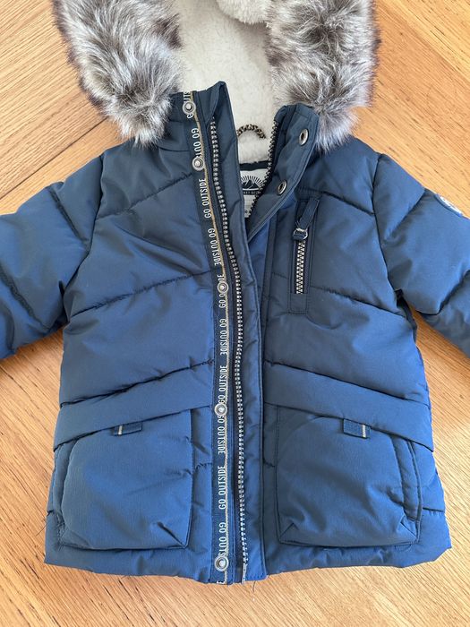 Vand geaca bebe C&A blana/iarna marimea 74(6-9 luni)