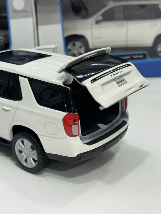 TAHOE 1:24 mashtab Металлические модели автомобилей  Maisto