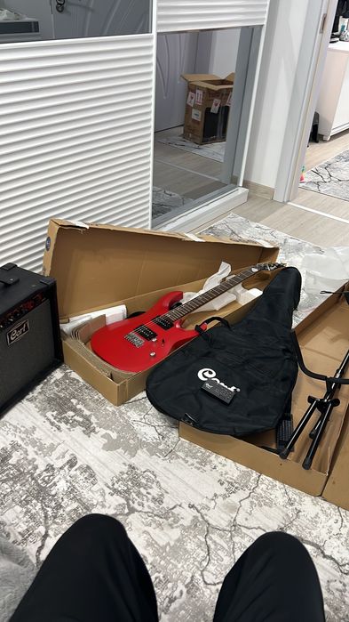 Нов комплект електрическа китара Cort CGPX1 + усилвател MX15