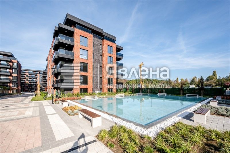 3-стаен, 131кв.м.