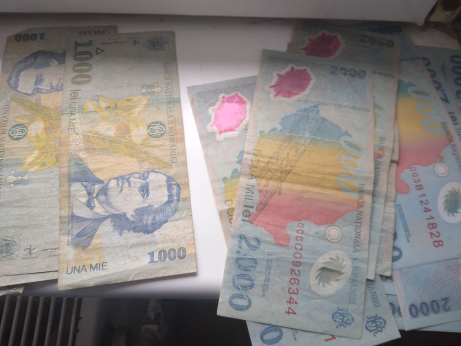 Bancnote de 1000 de lei și 2000 lei
