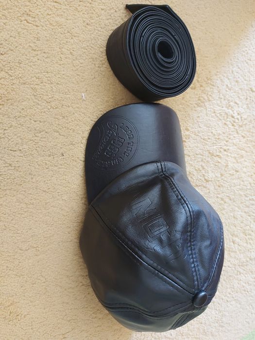 Продавам мъжка шуба от естествена кожа и подарък каскет