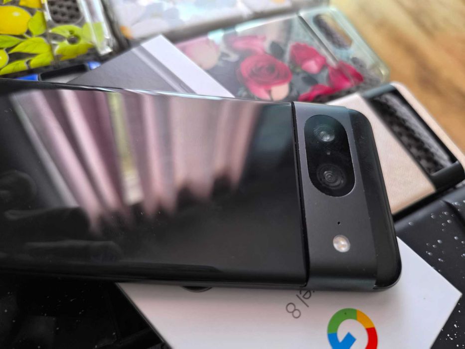 Продавам Google Pixel 8 5G Obsidian 128GB