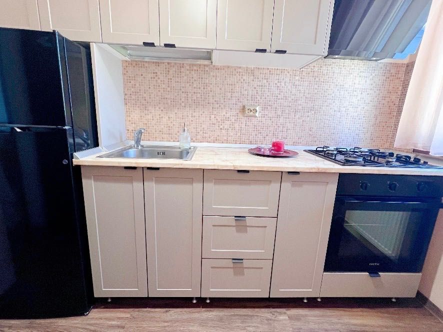 OCAZIE! Garsonieră spațioasă 42 mp,, decomandată și renovată recent, intersecția Titan, 2 min. metrou Titan și 2 min. parcul IOR. Direct proprietar.