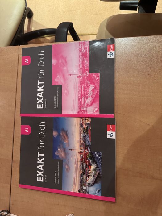 Продавам учебници за 11 и 12 клас