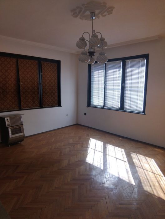 Продава етаж от къща в гр.Дупница