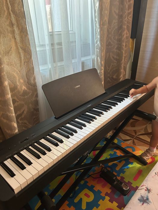 Yamaha P-145 – pian digital + stativ și pedală incluse