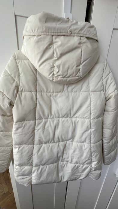 Зимно яке,цвят шампанско S/Mдва джоба,качулка с яка от естетвен косъм