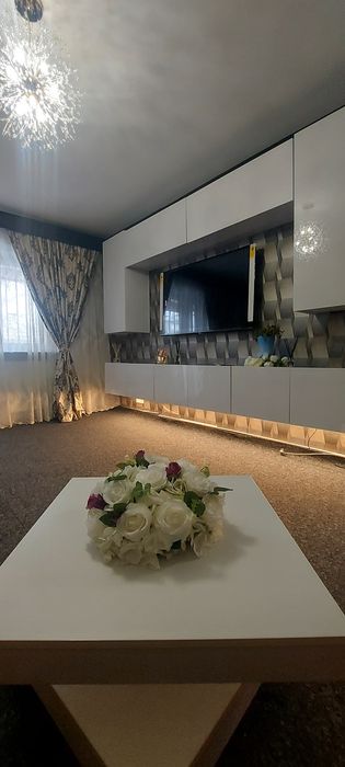 Închiriez apartament 3 camere