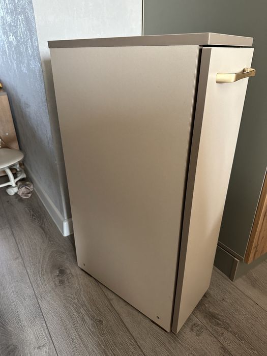 Продам узкую напольную  тумбу