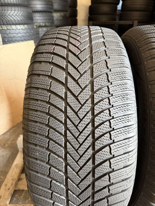 2 anvelope iarna 255/55/19 , Bridgestone , DOT 5123 , 6 mm