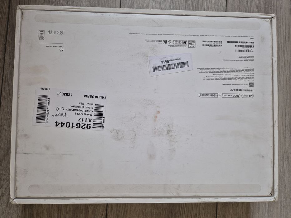 Macbook 2025 M4 15,3 inch 16GB RAM 512GB SD display nefunctional
 512GBSSD
 16GB RAM