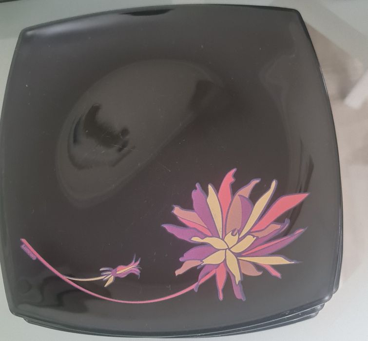 Продам столовый сервиз"LUMINARC".