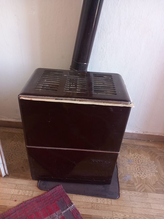 Продавам печка на нафта и печка на газ