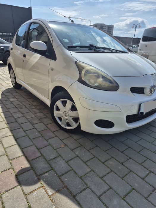 Vând Toyota Aygo  1.0
