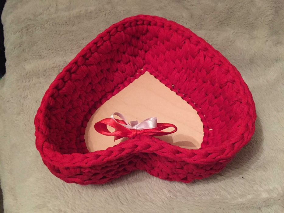 Плетен панер сърце - СВ.Валентин