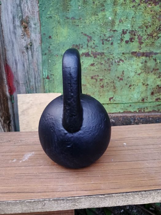 Продам гирю 16 кг