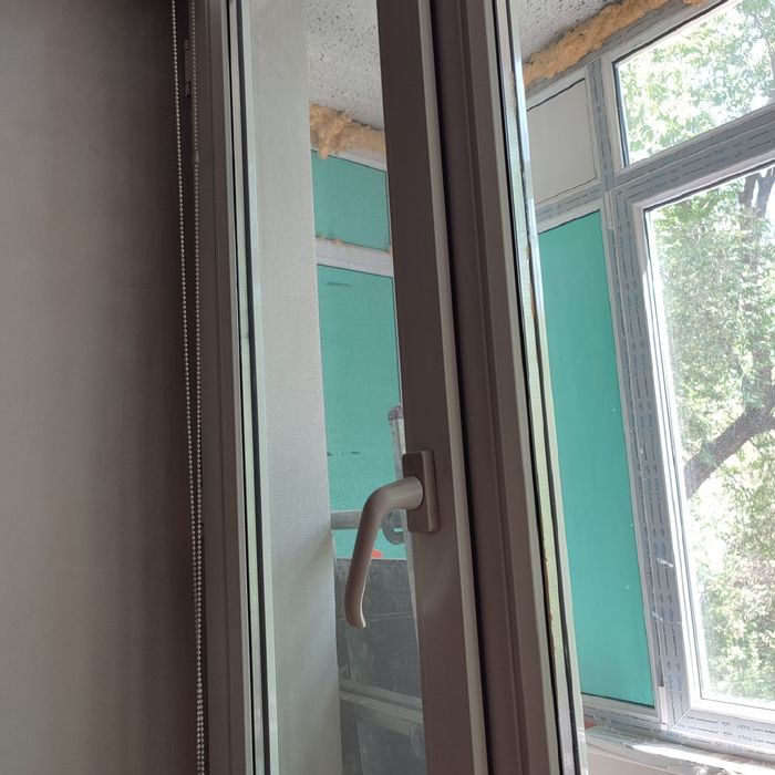 Продам пластиковое окно с дверью